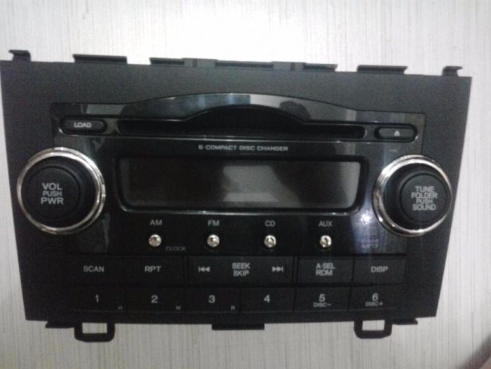 продам CD-автомагнитолу на Хонда СР-В-2007