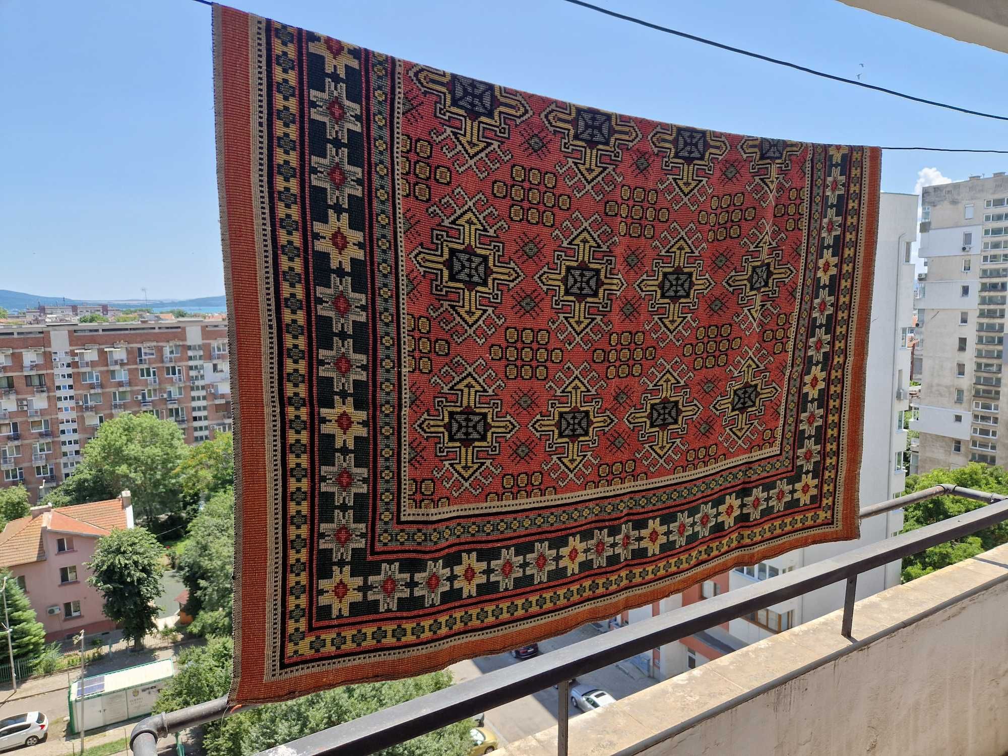 Продавам килимче