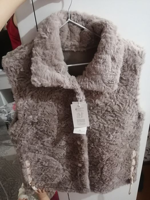 Новый тедди жилетка. Размер 50-52 ге келеді. Алды түймемен.