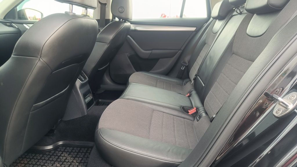 Proprietar vand octavia 2015 2.0 dsg