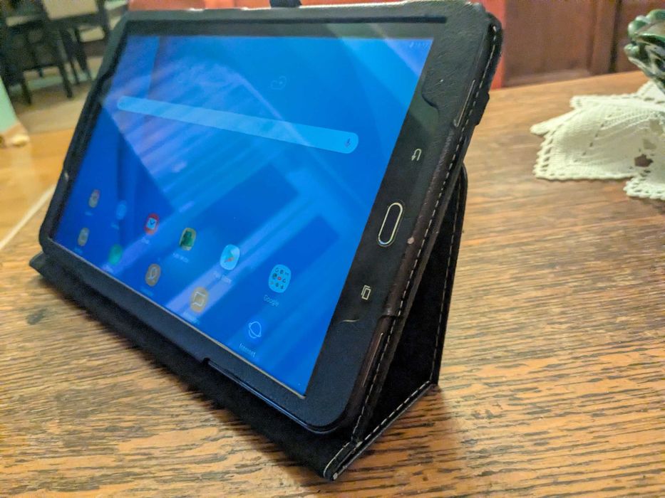 Продавам Таблет Samsung Galaxy Tab A SM-T585)(черен), 10.1" (25.65 cm)