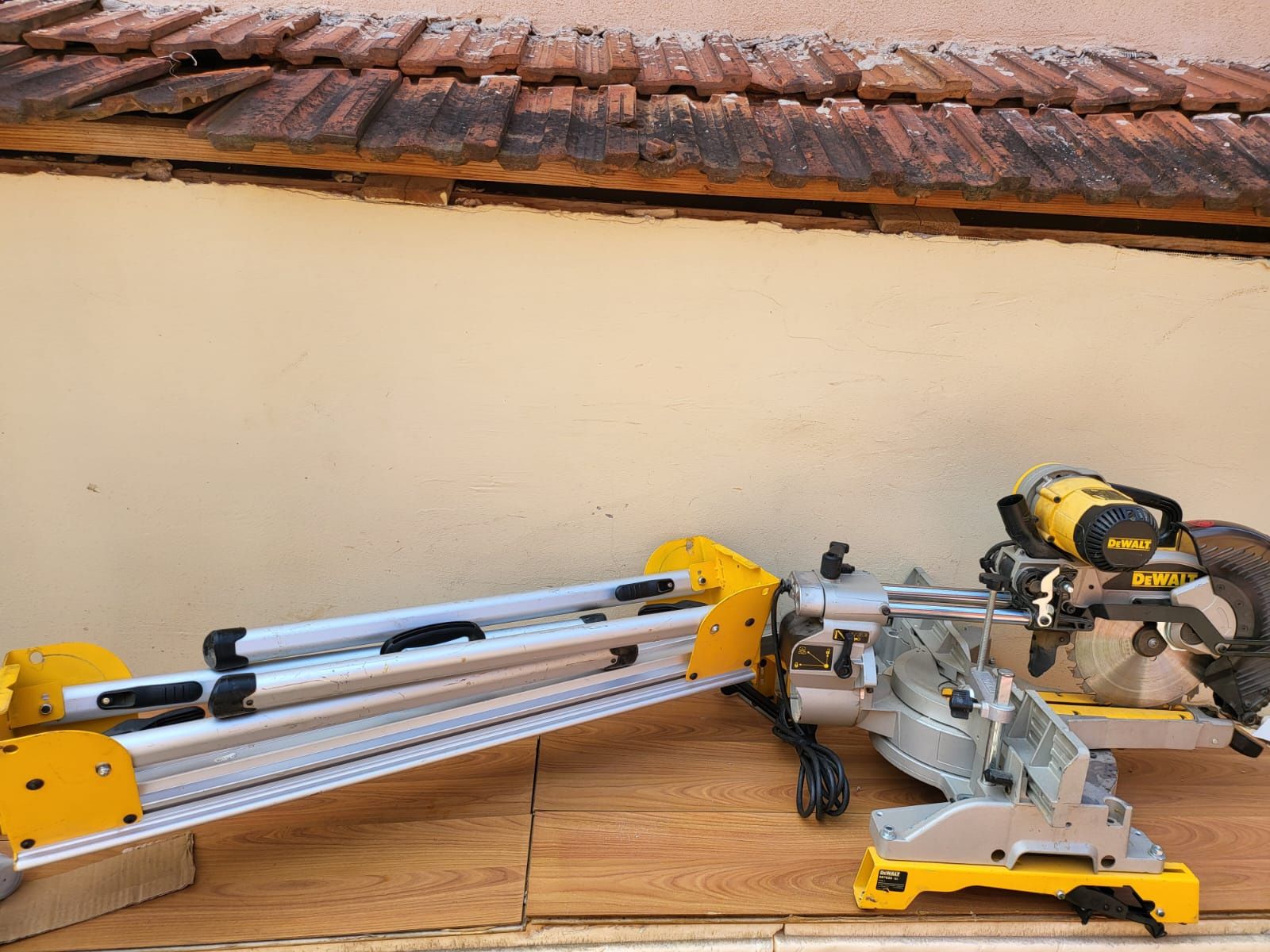 Fierăstrău circular  Dewalt DW717XPS + masa DE7033