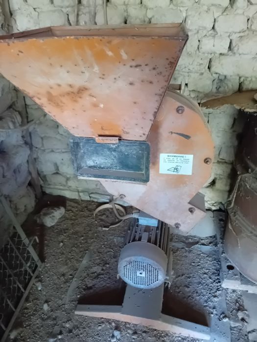 Фуражомелка трифазна