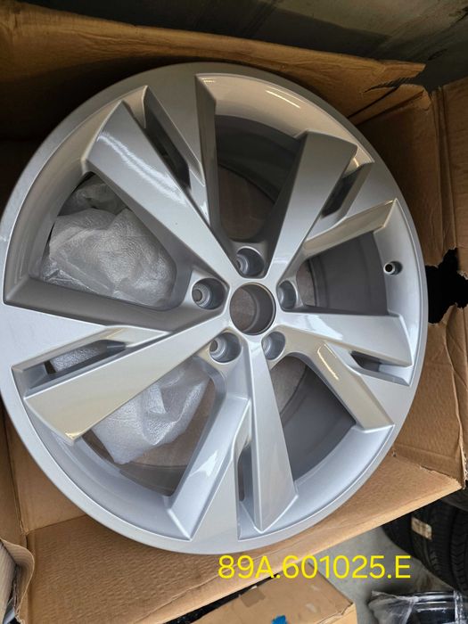 1х Audi E-Tron Q4 8jx20 et45  89A 601 025 E Jg3/k80