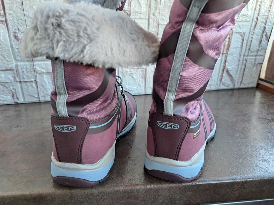 детски ботуши,зимни обувки,боти,апрески,KEEN номер35 за момиче,