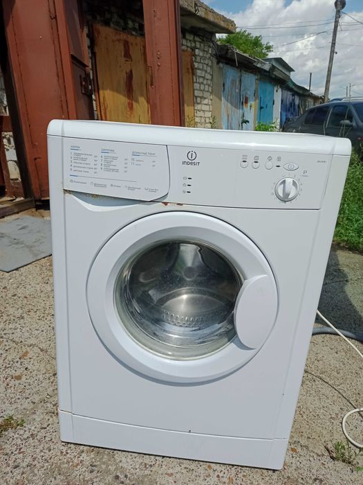 Продам стиральную машину indesit на запчасти