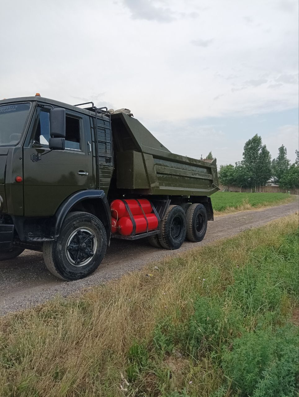 Srochna Kamaz sotiladi