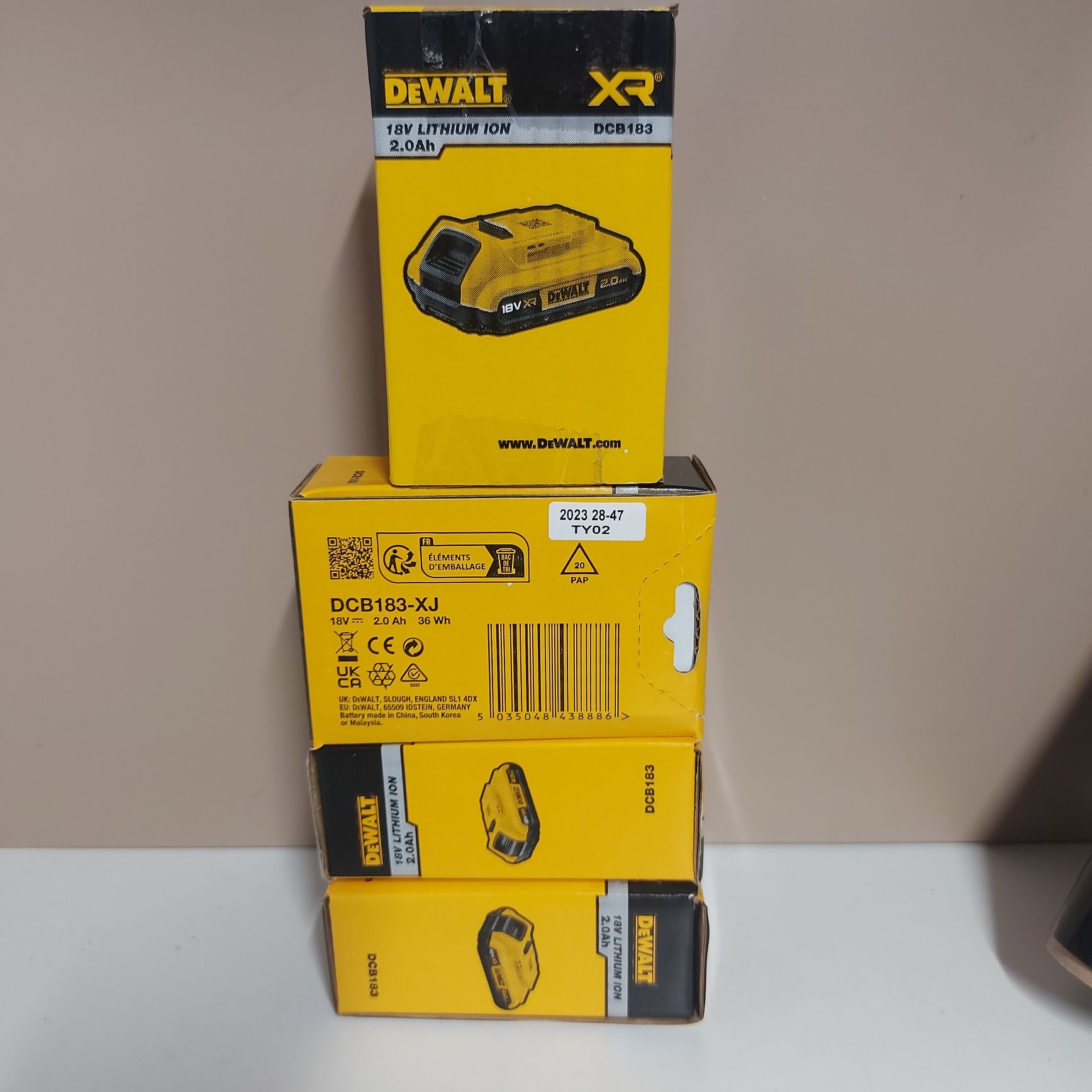Нови батерии DeWALT DCB183-XJ  XR 18V ​​​​2.0Ah Li-Ion