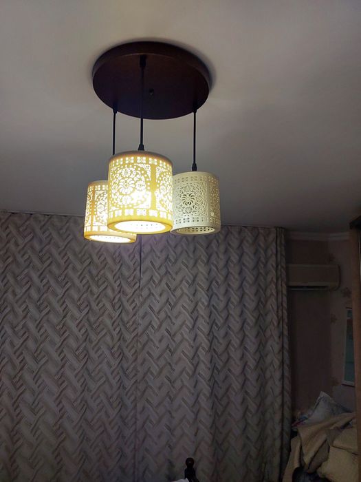 Продам комплект люстра и настольная лампа-ночник