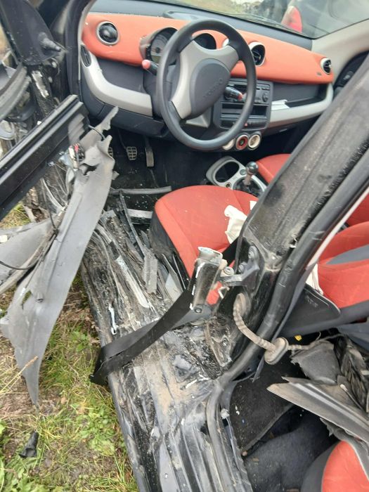 Vând Smart forfour pentru dezmembrări
