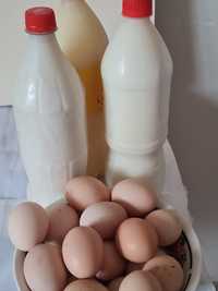 Молоко козье и домашние яйца.