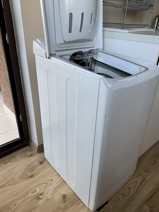 Пералня с горно зарежлане Индезит