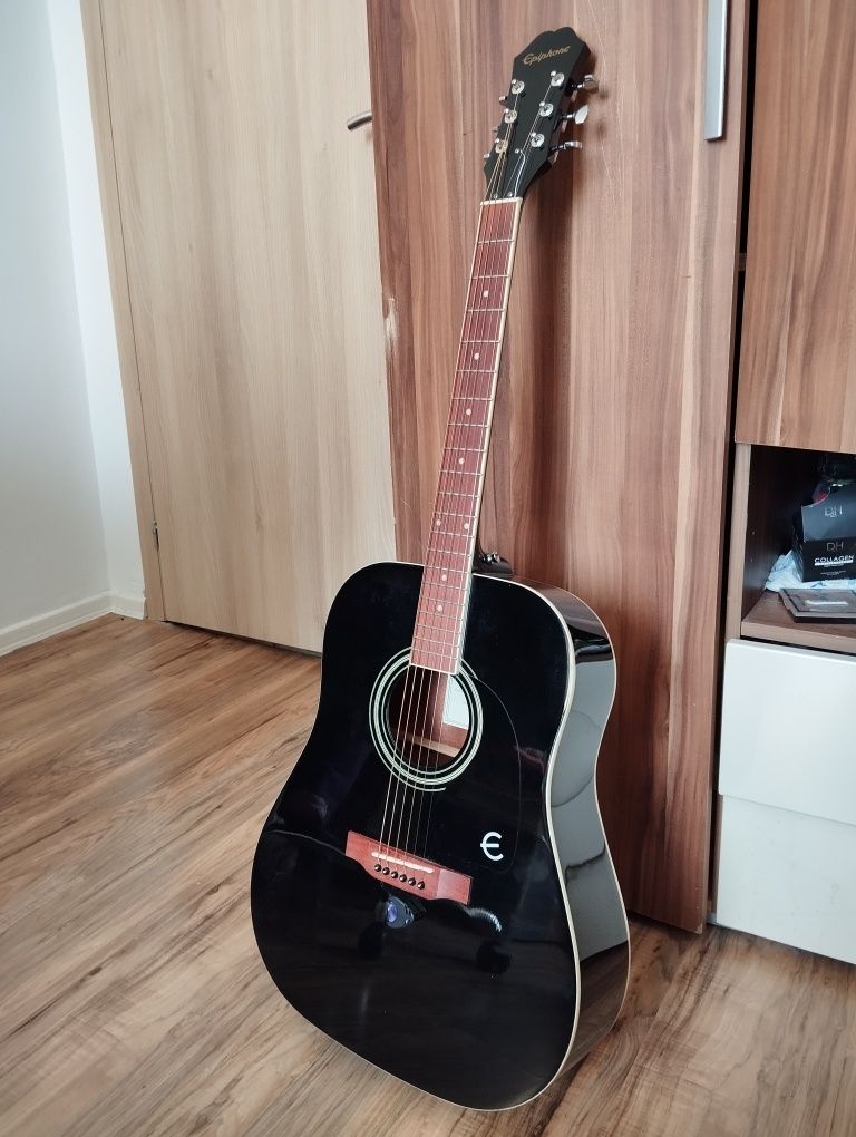 Акустична китара Epiphone DR-100