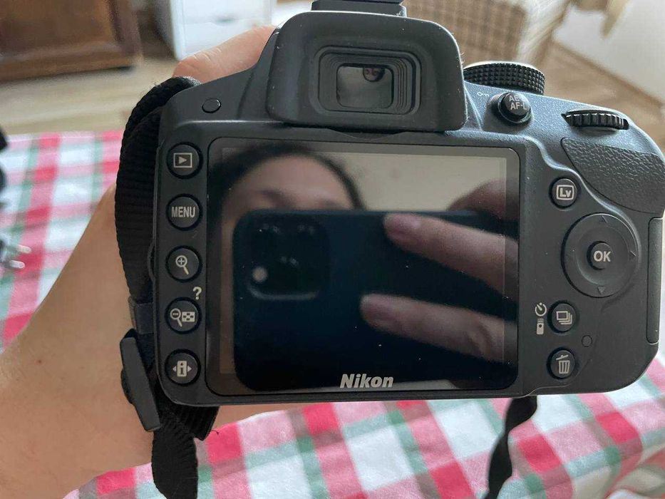 Продавам фотоапарат Nikon D3200
