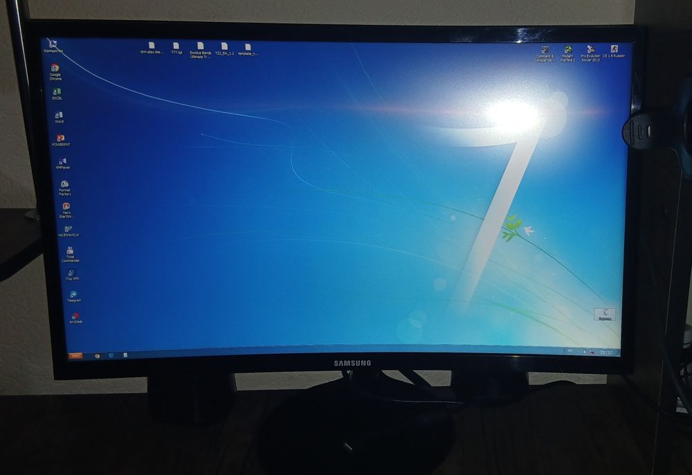 Samsung manitor ovalniy 24 tali