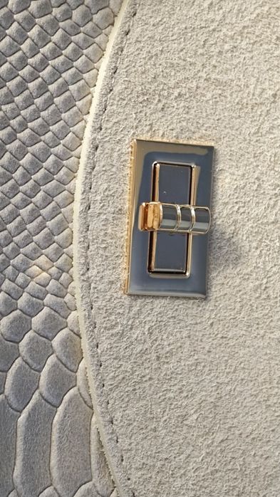 Дамска чанта (цвят бежов)