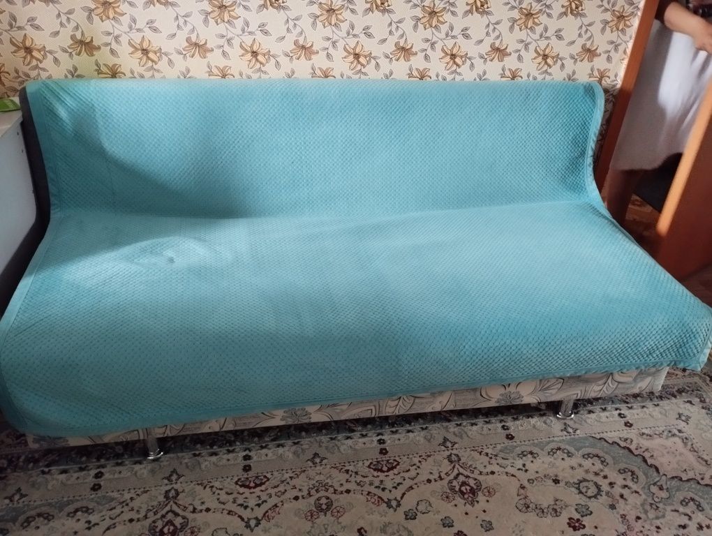 Продам диван в нормальном состоянии