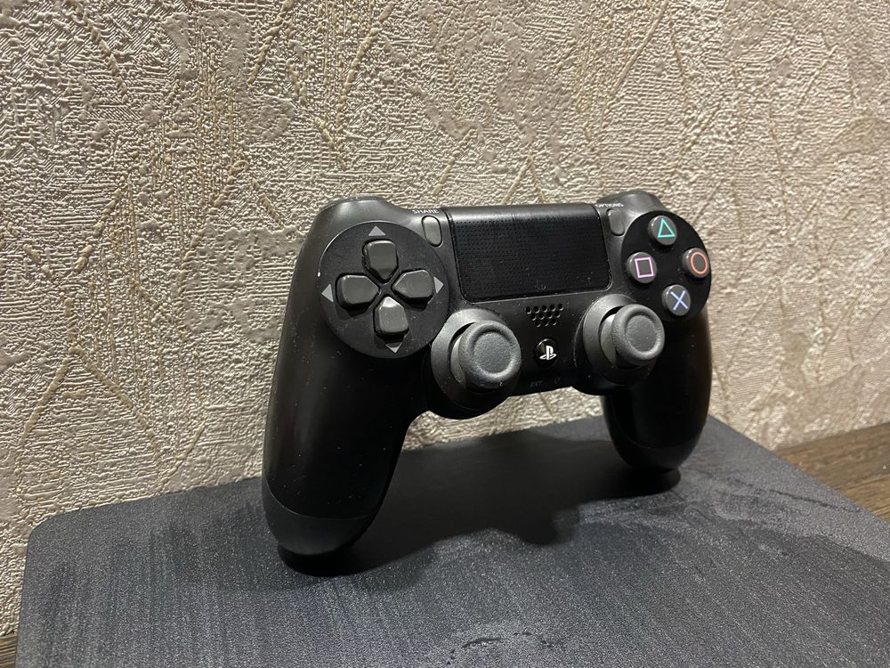 Продам Playstation 4