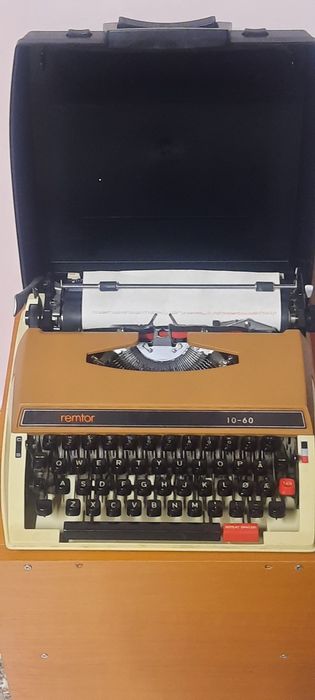 Mașină de scris Remtor impecabilă