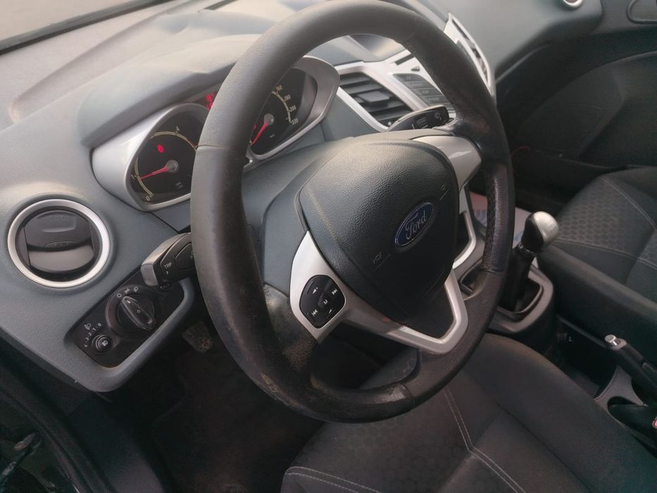 Vând Ford Fiesta Titanium