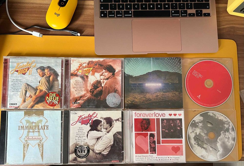 CD-uri Madonna, Arcade Fire, Kuschel Rock, Soko, Electric Guest