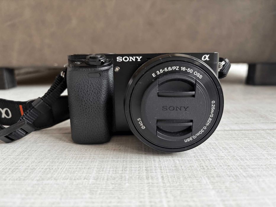 Sony A6000 Mirrorless 24MP + обектив 16-50 mm + аксесоари