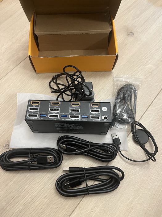 Switch KVM input pentru 3 PC cu 3 sloturi HDMI + USB 3.0 si 3 slot out