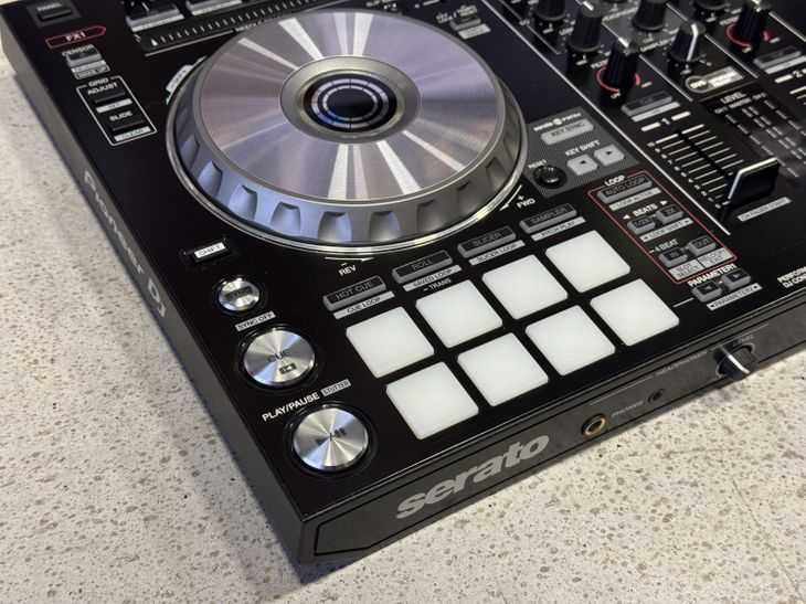 DJ Контролер Pioneer DDJ SR2 с дексейвър  Коледно намаление до 31.08