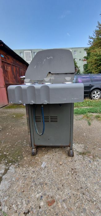 Weber Genesis gratar pe gaz
