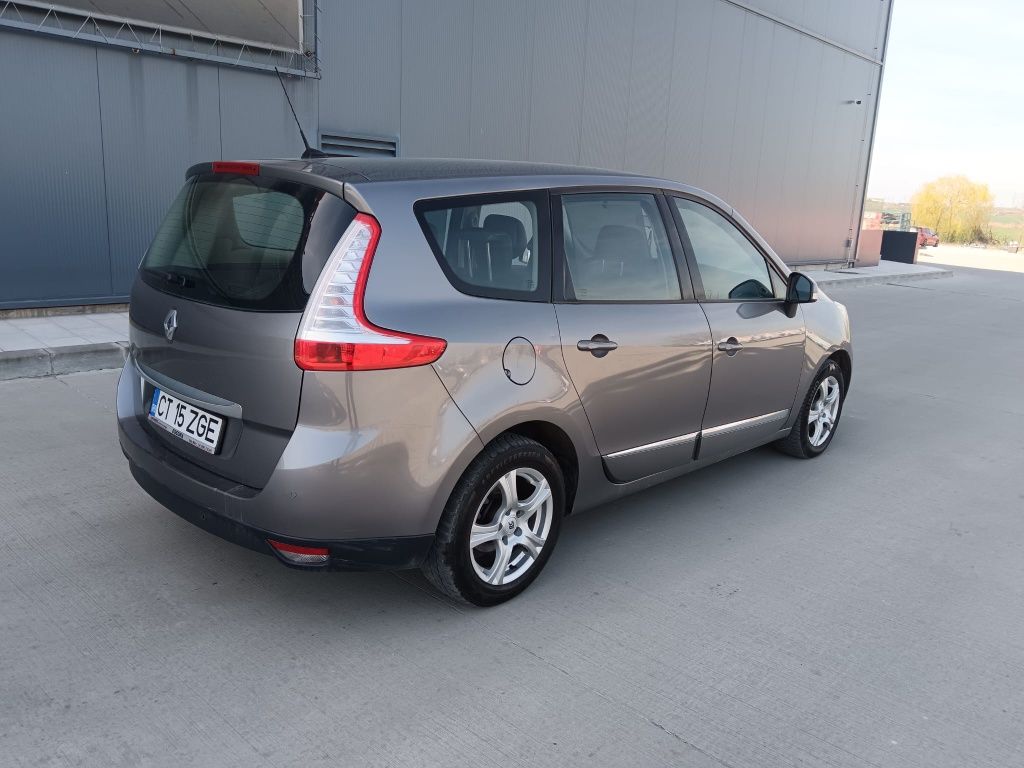 Vând Renault Grand Scenic 2013 in stare buna.