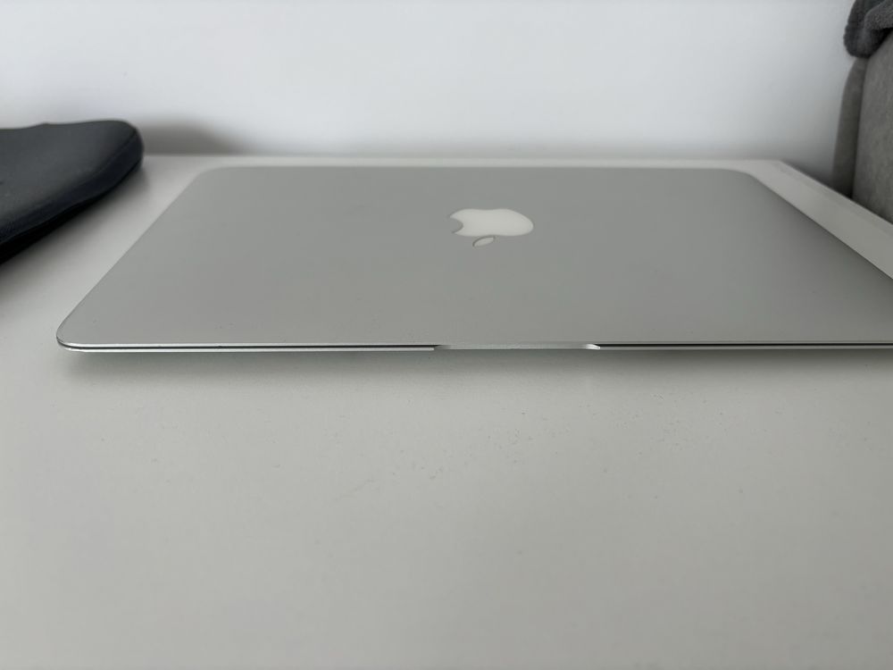 MacBook Air 11” I5