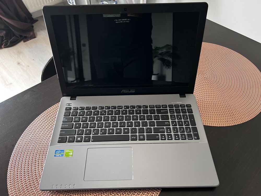 Laptop Asus i5  impecabil