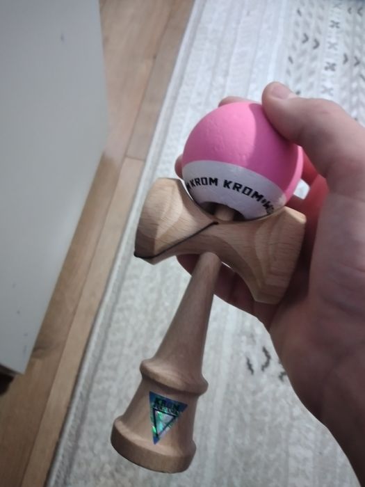 Kendama krom pop roz