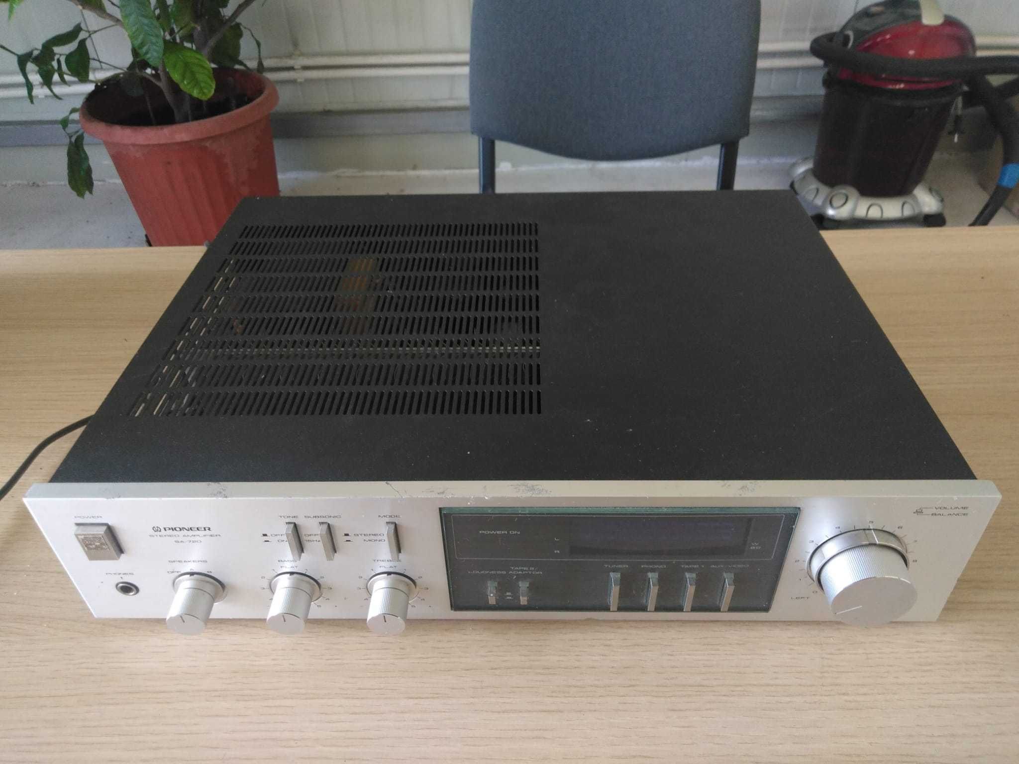 Amplificator Pioneer SA-720 BlueLine cap de serie