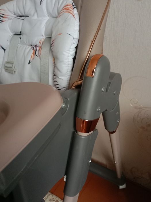 Продается детский столик до 3-х лет