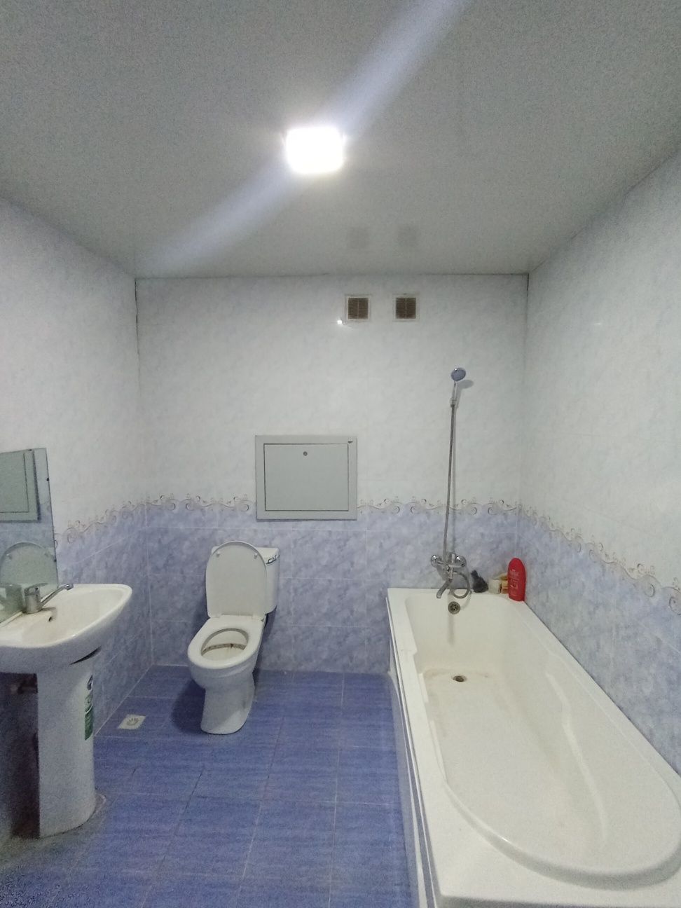 Qarshi sitydan uy sotiladi