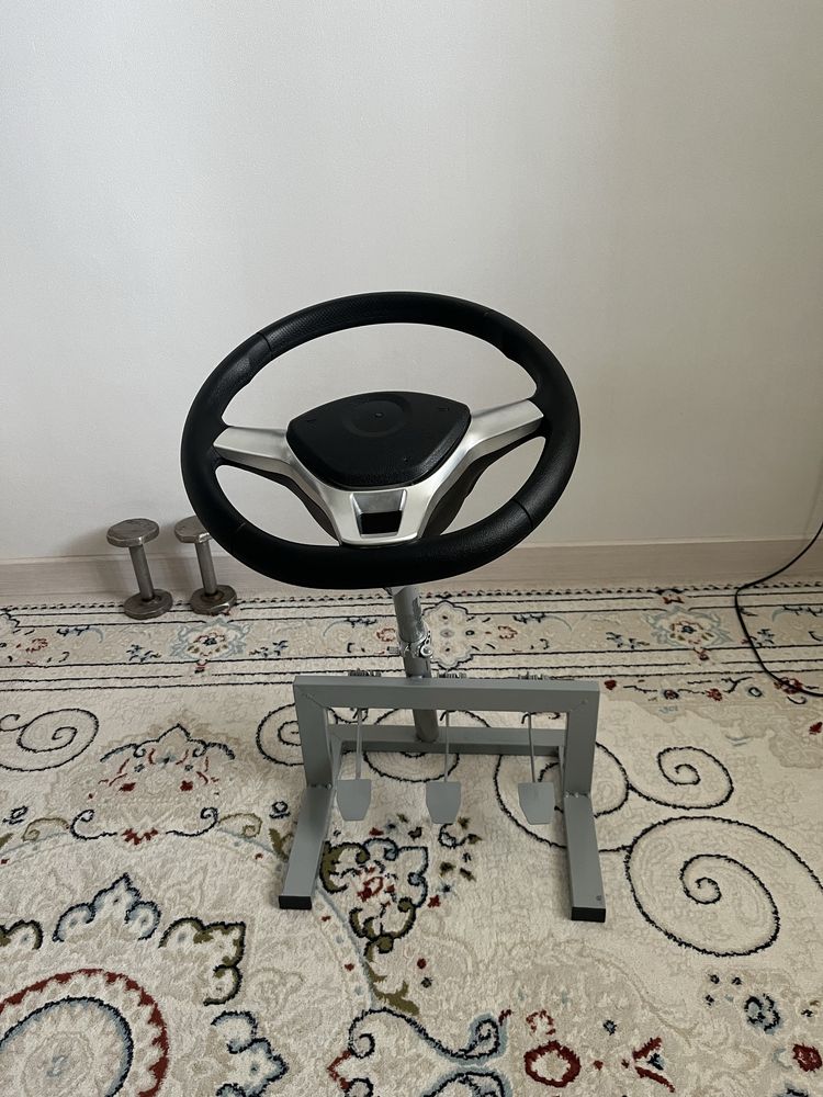 Продаем руль игровой