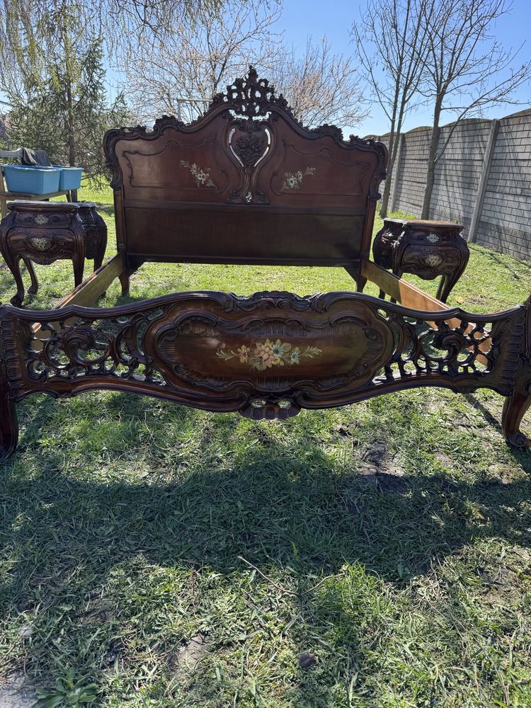 Dormitor matrimonial din lemn masiv, pictat și sculptat manual
