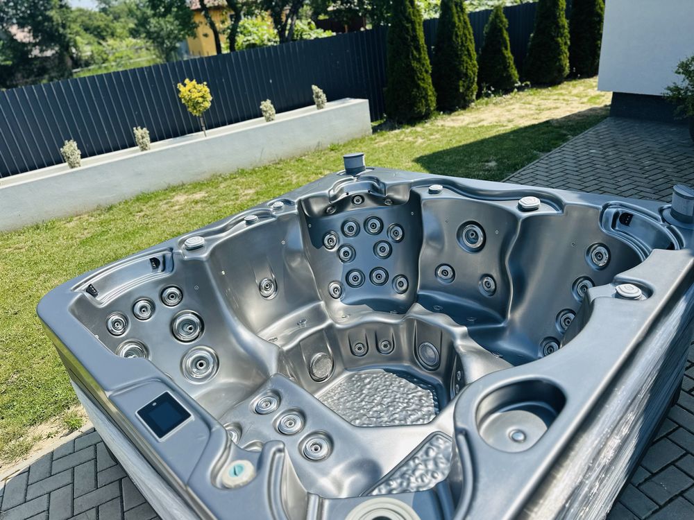 Jacuzzi exterior