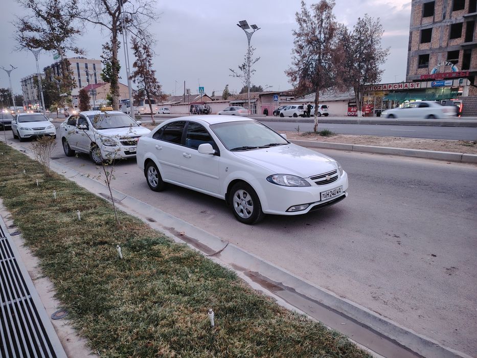 Jentra 2023 yil xolati yaxshi, metan quyilgan, mejikar bor,