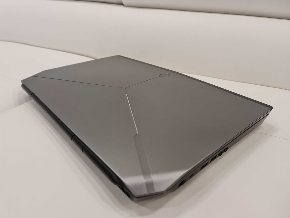 Laptop gaming alienware 17" ,intel core i7-6820hk ,video 8 gb, defect