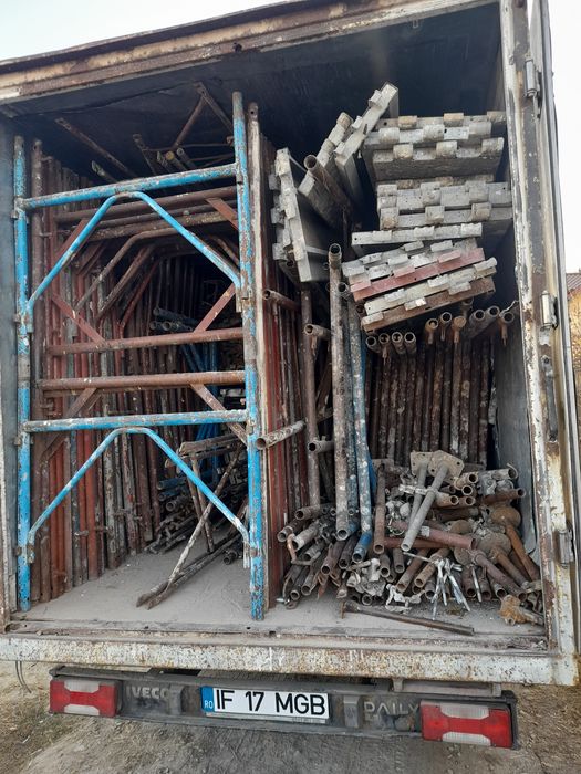 Închiriez schela și popii metalici