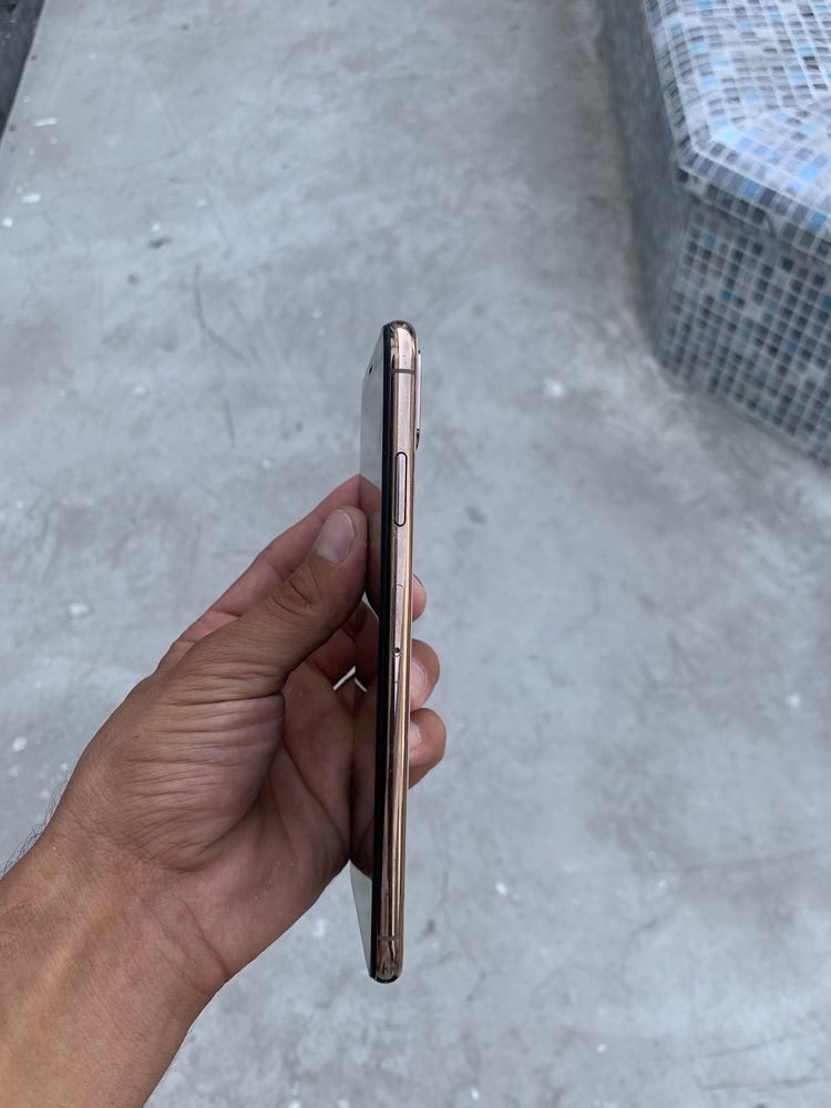 Xs max 256 orqa kirishkasi singan qolgan hamma joyi yaxshi
