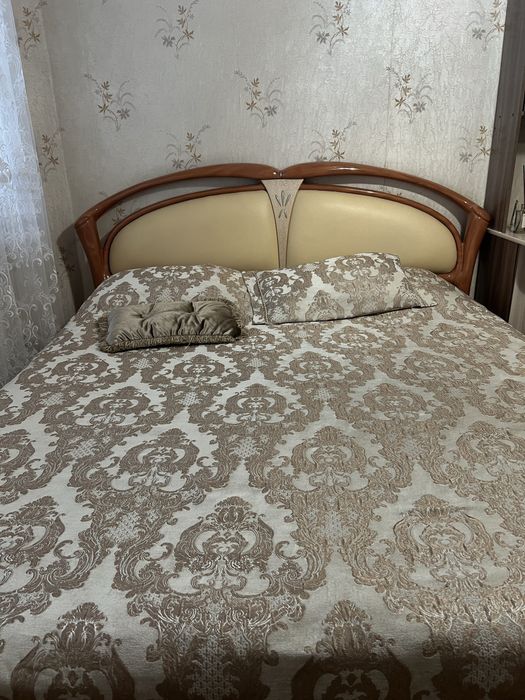Продам спальный гарнитур