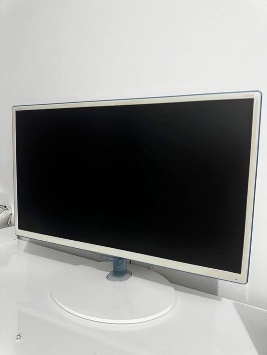 Vând televizor în stare perfectă .