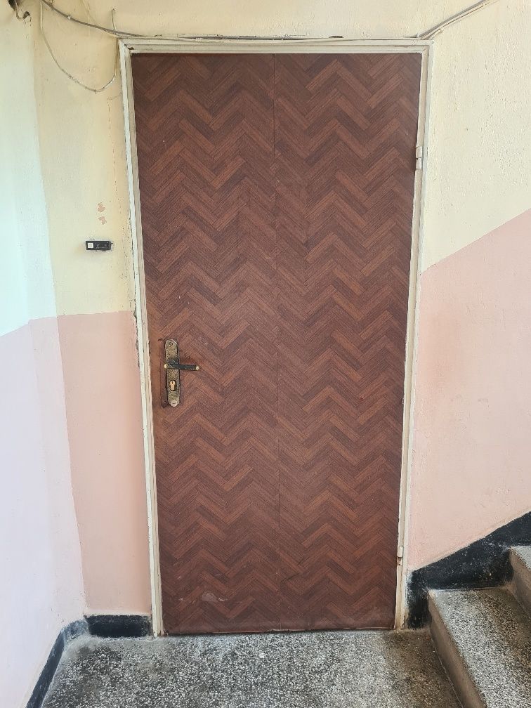 Метална входна врата