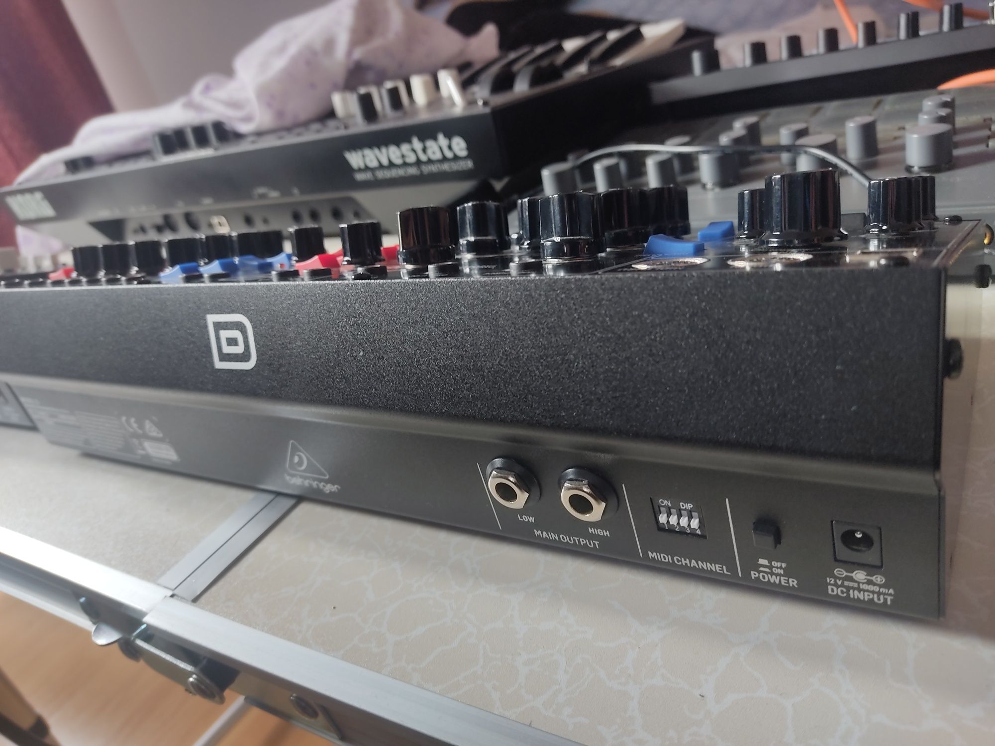 Behringer model D