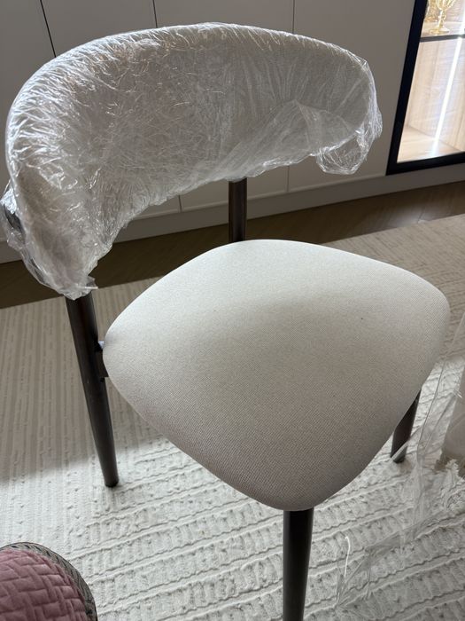 Продам новые 4 стула