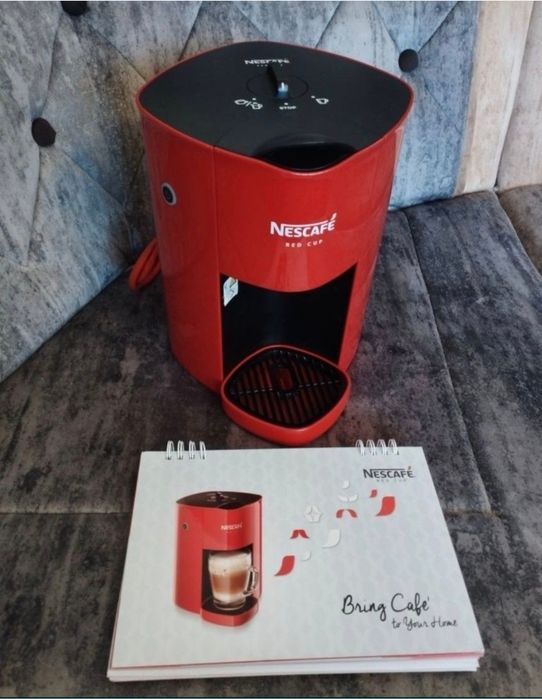 Кофемашинка Nescafe red mug coffee machine.