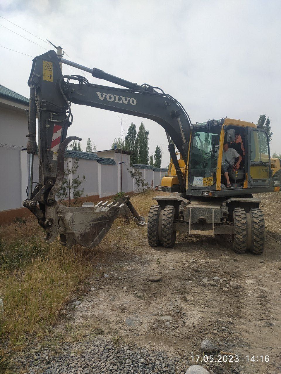 Экскаватор Volvo EW145B